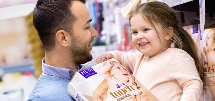 Man with baby at the supermarket (photo)