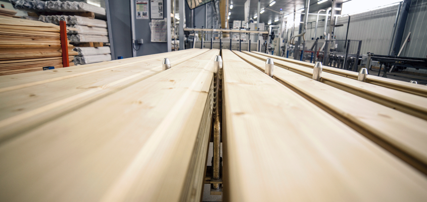 Wood processing (photo)