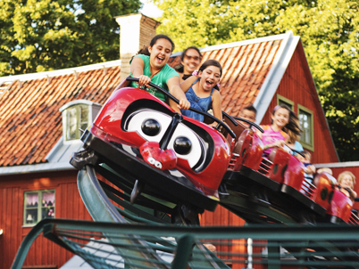 Children on a rollercoaster (photo)