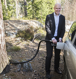 Man fueling his car (photo)