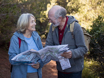 Couple in the woods (photo)