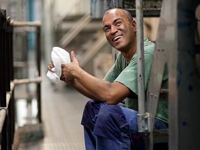 Man drying hands (photo)